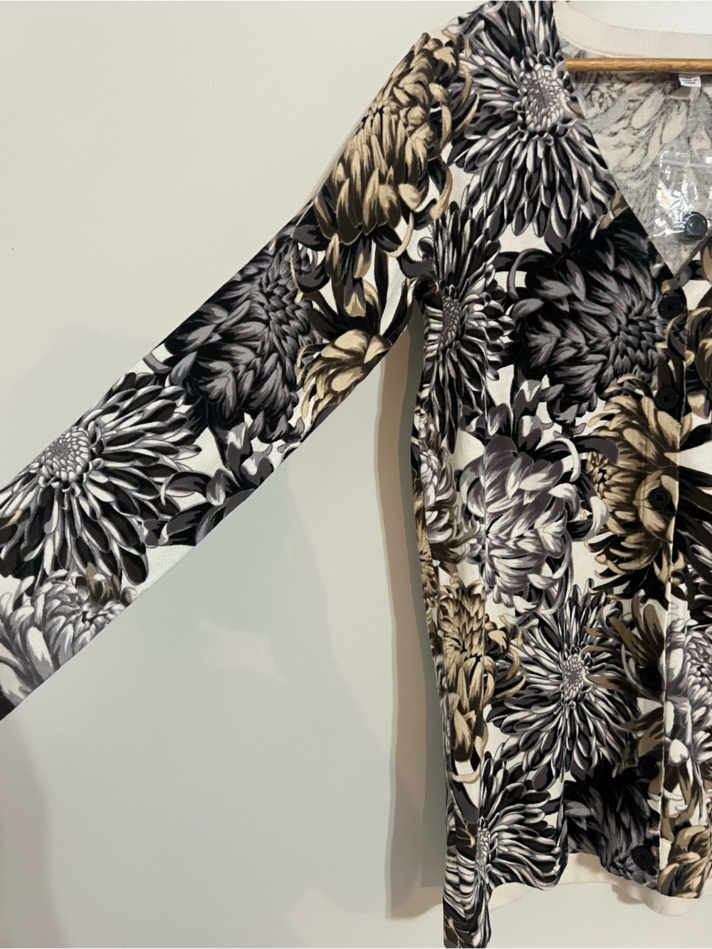 New Isaac Mizrahi Floral Button-Front Cardigan Black, Cream & Tan - Picture 3 of 5